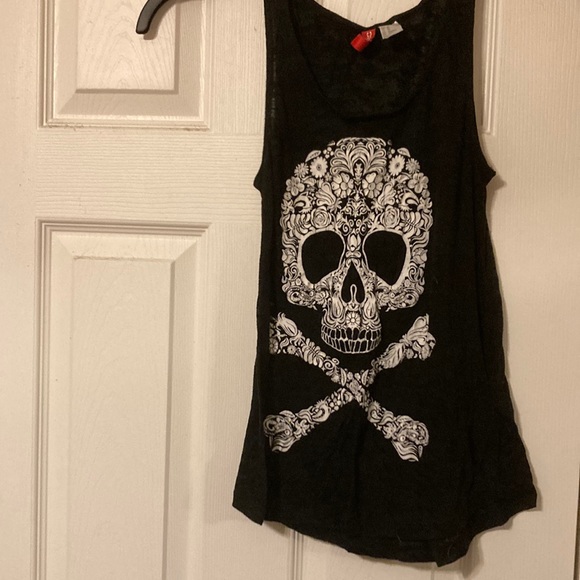 Divided Tops - Black and White Skull Tank Top
